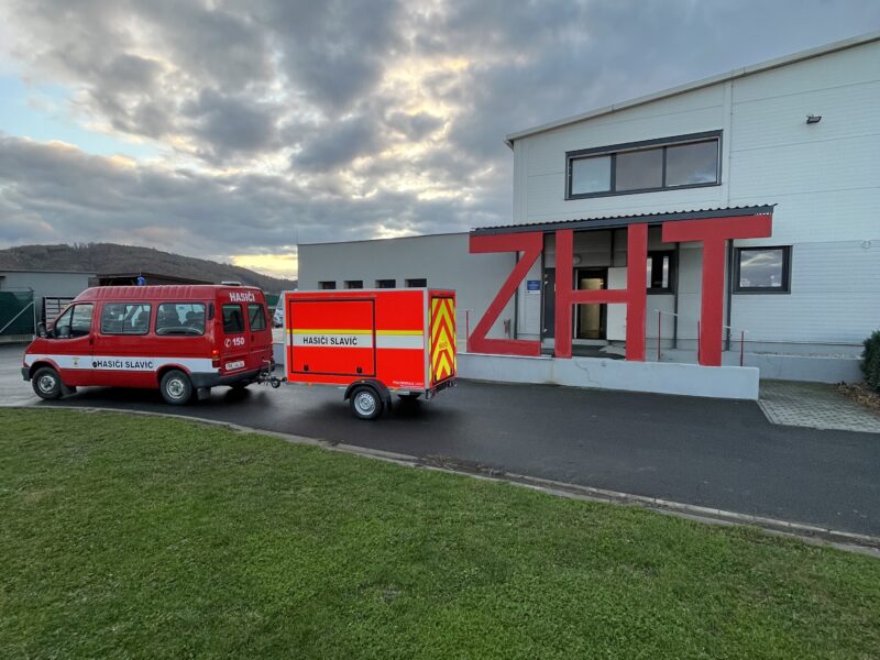 Předání přívěsu pro hašení a stříkačky Tohatsu
